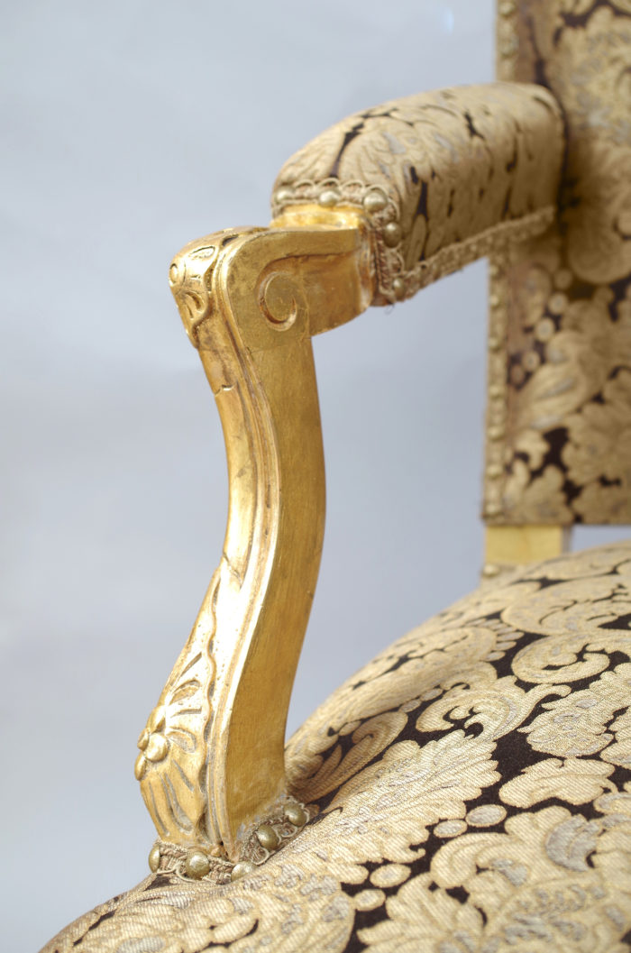 Paire fauteuils régence doré accotoir