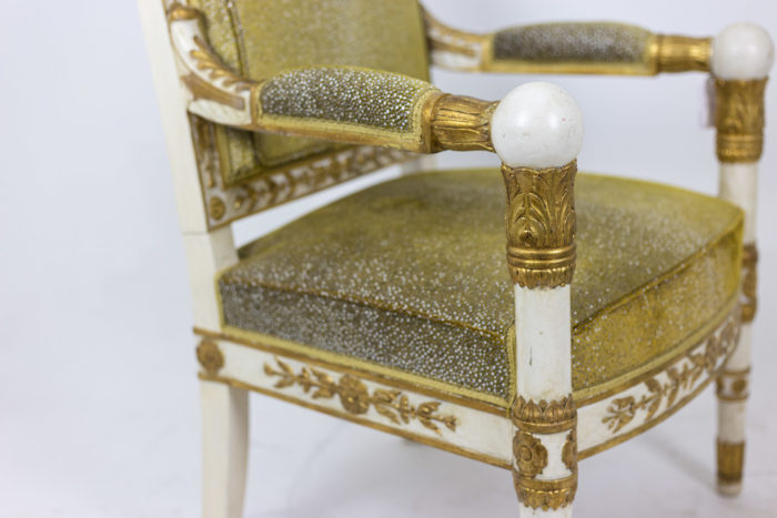 fauteuils style empire bois laqué blanc et or accotoir