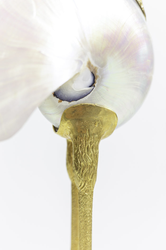 sculpture oiseau pattes laiton doré coquillage