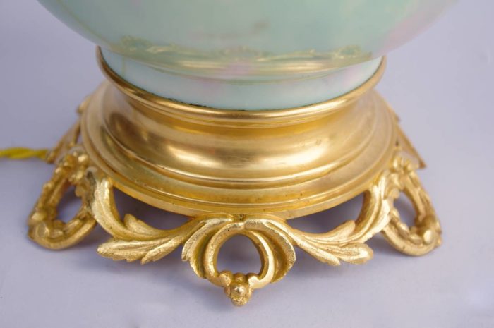 lampe celadon porcelaine irisee base bronze dore