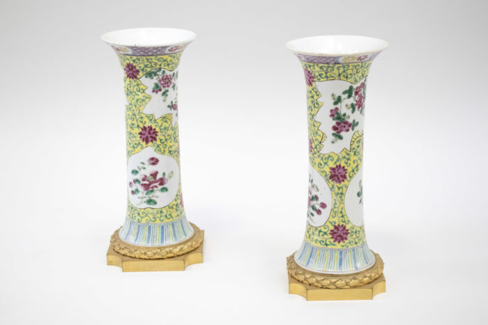 vases cornet porcelaine famille rose fond jaune