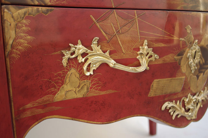 commode sauteuse louisxv laque rouge chinoisant poignee