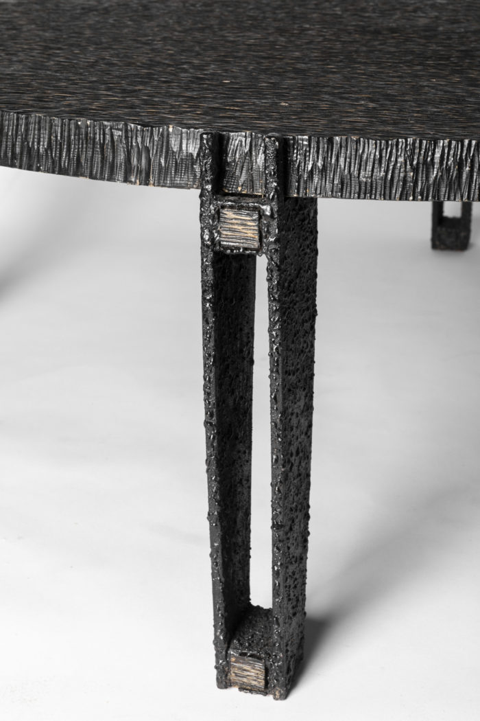 table basse pied metal noir texture