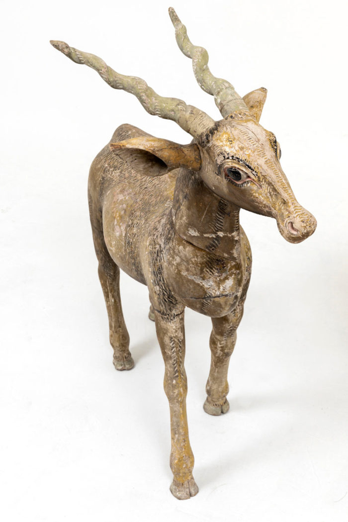 antilope-bois-sculpté-peint-face