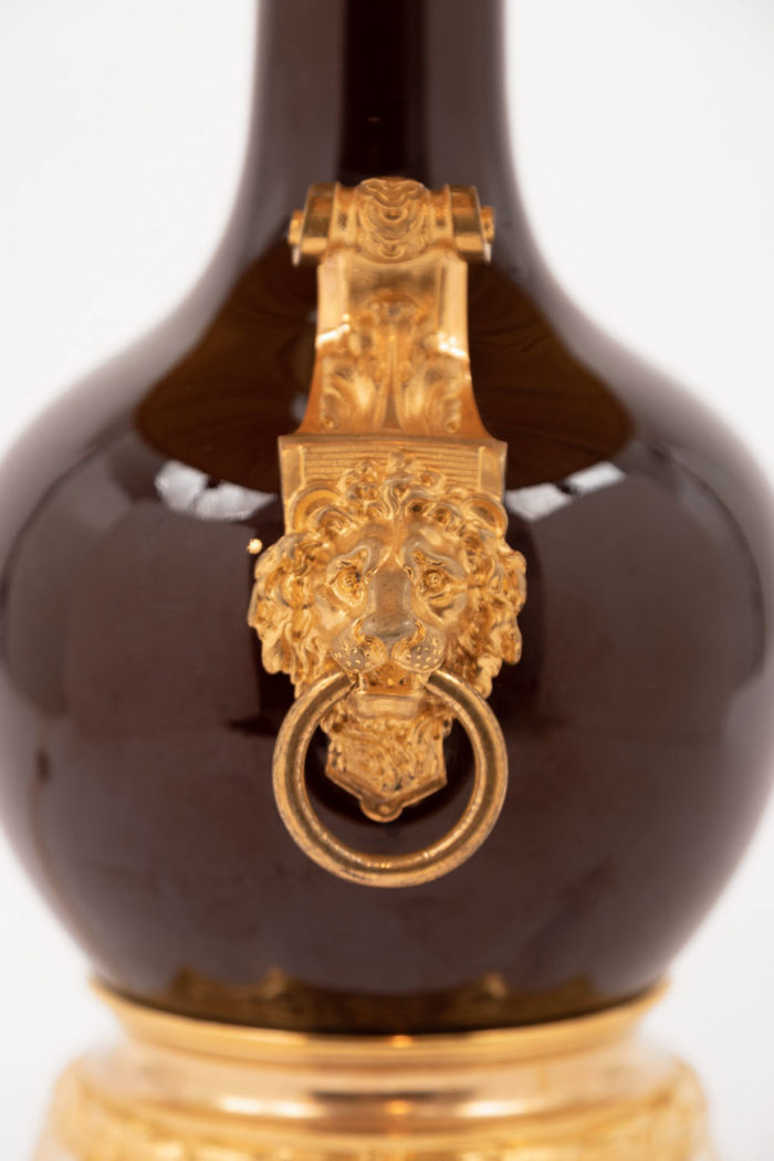 lampe porcelaine anses lion anneau bronze doré