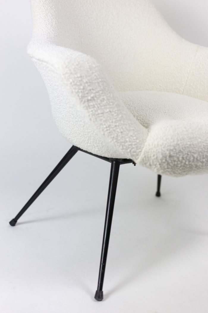 fauteuils métal laqué noir tissu blanc pieds