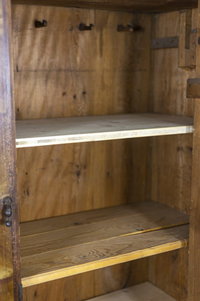 Wardrobe in Jura fir 11