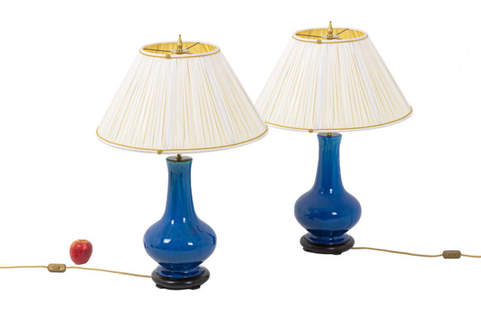 Pair of blue lamps 5