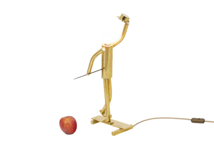 Lampe représentant un danseur de music hall en bronze doré, vue d'ensemble