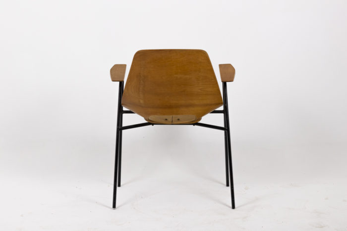 Pierre Guariche, Armchairs in plywood and black lacquered metal 6