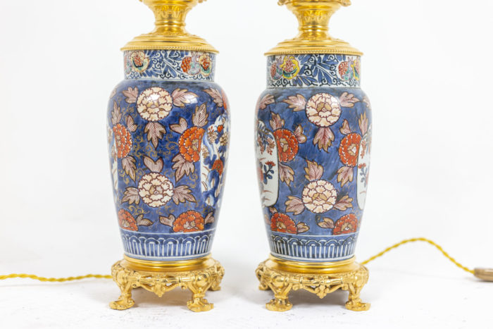 Pair of lamps in Imari - profile