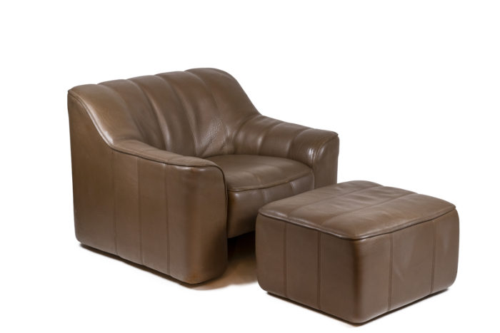 Fauteuil et ottoman en cuir marron glacé - fauteuil et ottoman