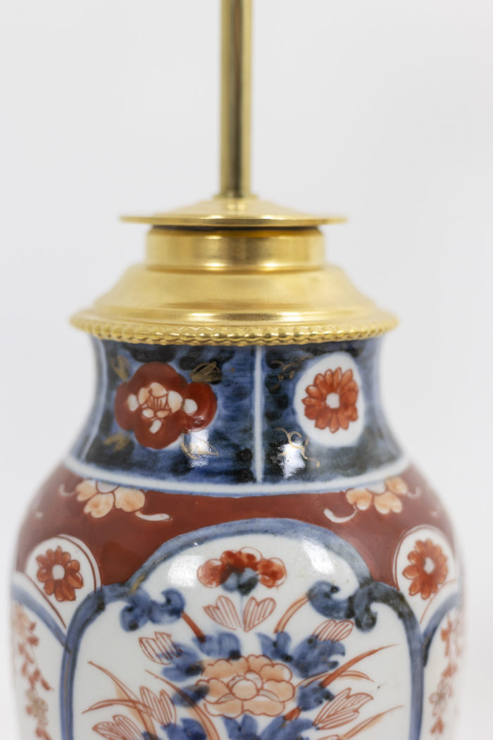 Paire de lampes en porcelaine Imari et bronze doré, circa 1880 - haut de la céramique