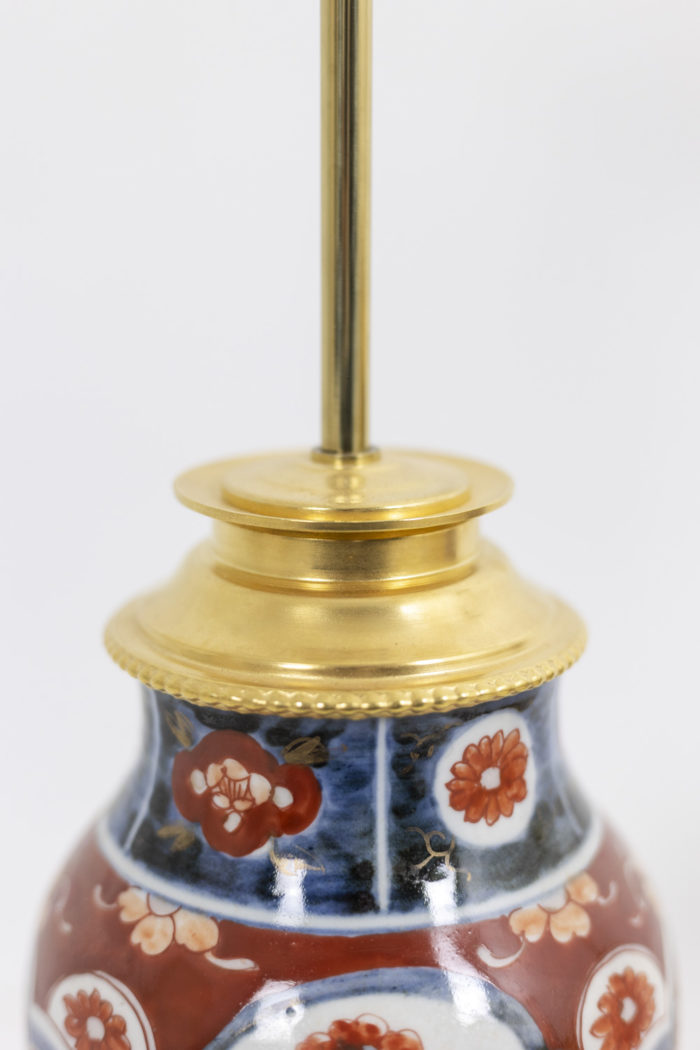 Paire de lampes en porcelaine Imari et bronze doré, circa 1880 - haut de la monture