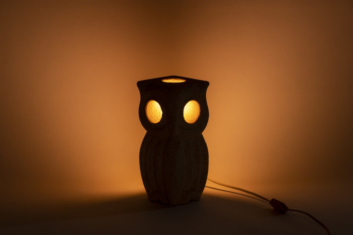 Albert Tormos, Lamp "owl" in natural stone, 1960s - allumée