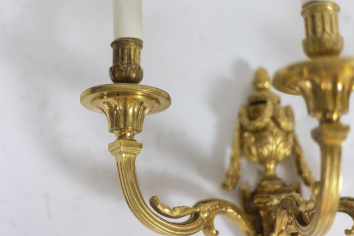 Pair of Louis XVI style sconces in gilded bronze, circa 1880 - detail