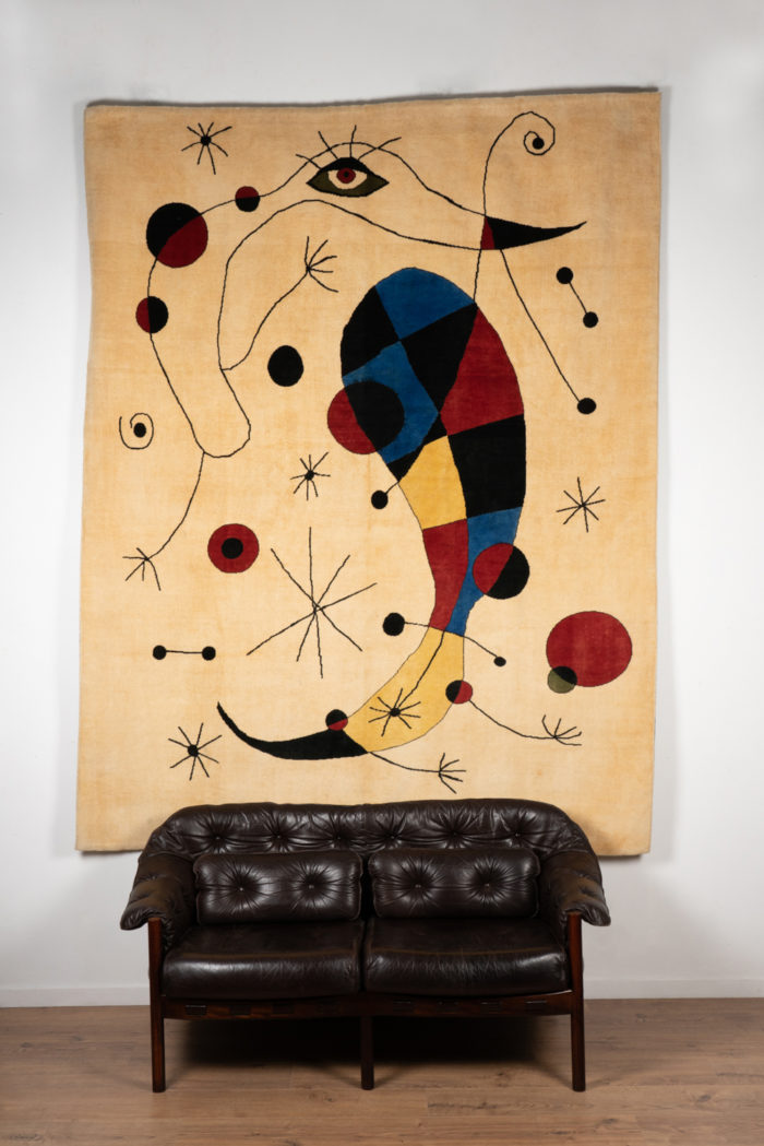 Tapis, ou tapisserie, inspiré par Joan Miro. Travail contemporain