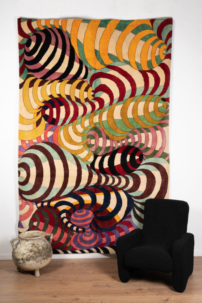 Rug, or tapestry, with spiral patterns and wool. Contemporary work. - staging
