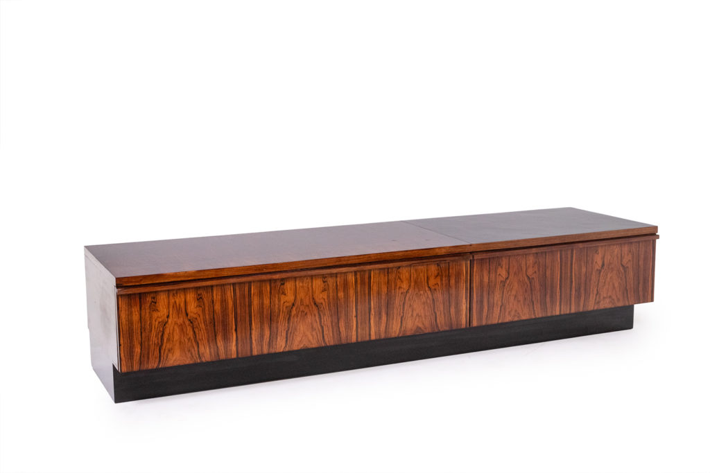 Low sideboard in rosewood and black laminate. 1970s.