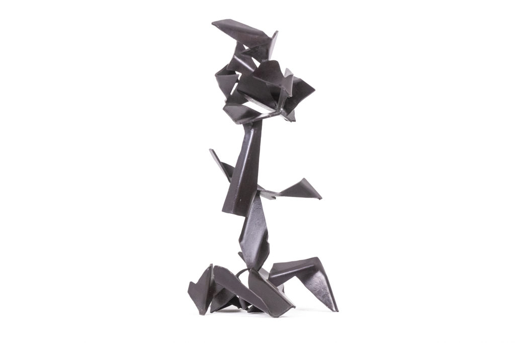 Jean Campa. Sculpture géométrique en métal poli. Années 1980.