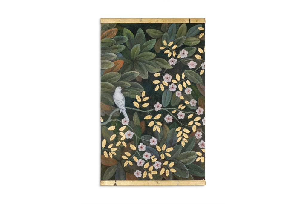 Toile peinte représentant un oiseau dans un décor floral. Contemporain.